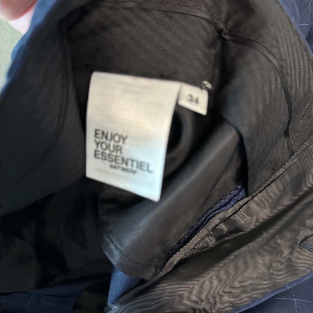 Enjoy Your Essentiel Women's Elegant Black Capris